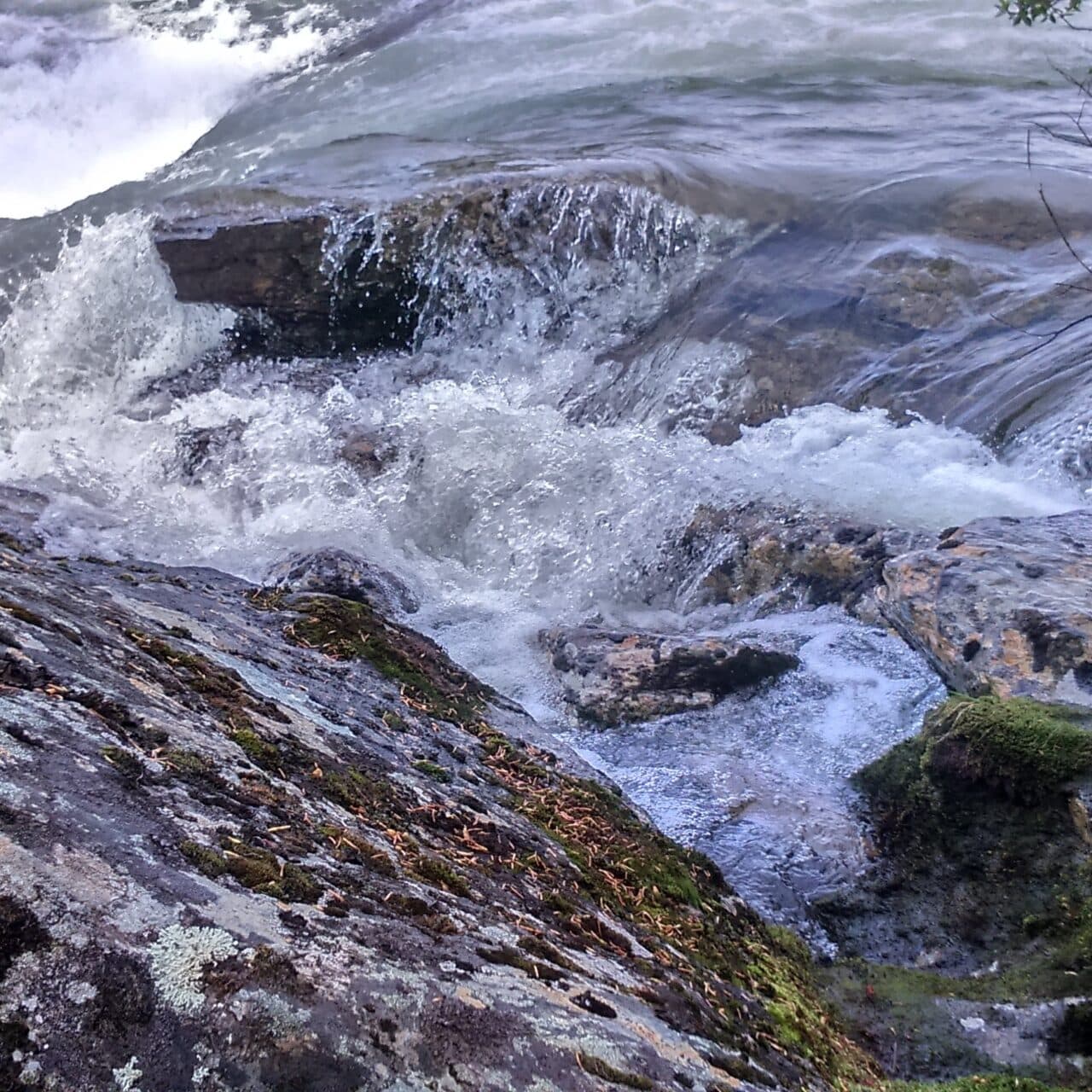 strömmande vatten Foto Karolina Helleberg